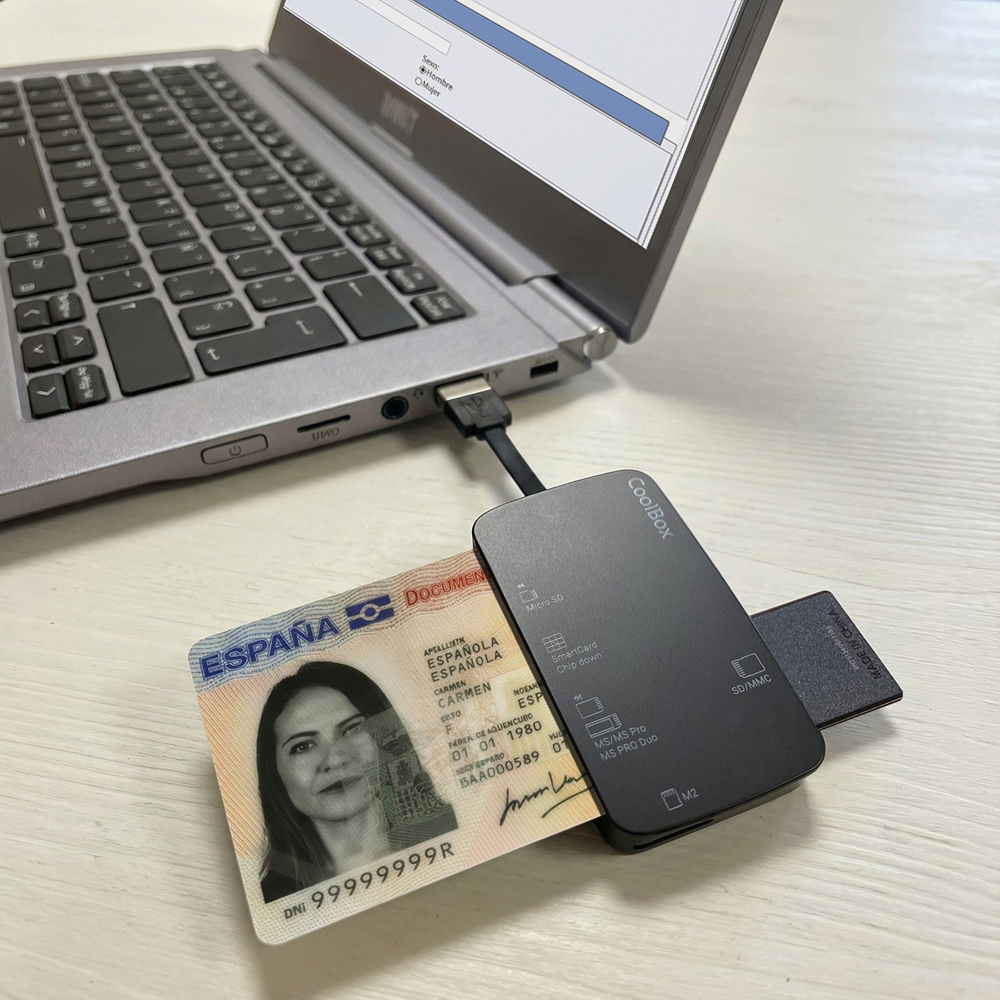 COO-CRE-4AC  Lector de tarjetas CRE4 USB con soporte para SIM y DNIe 4.0  COOLBOX