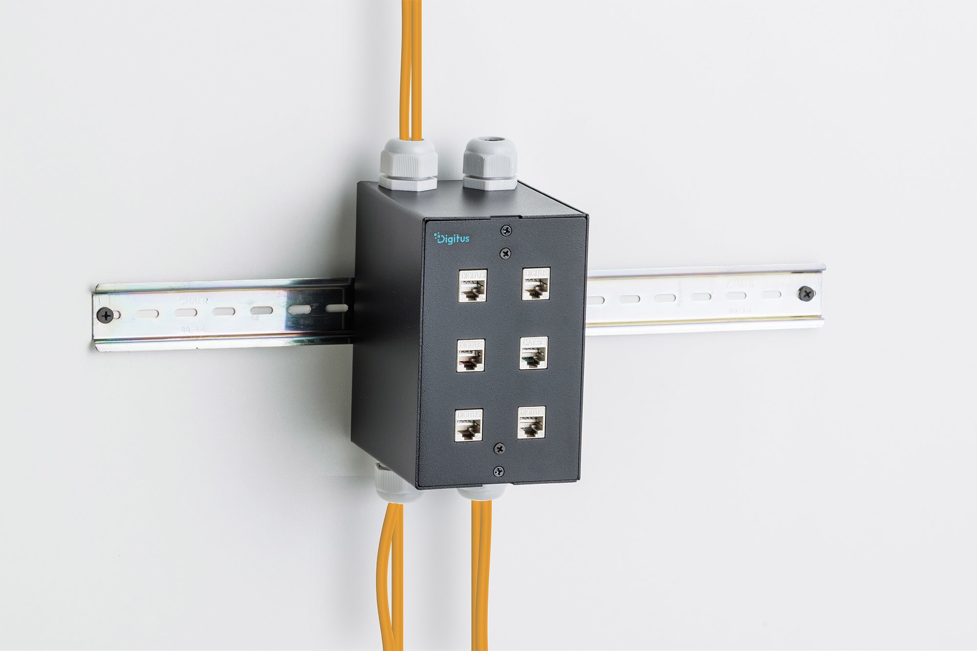 DN-96992  Caja de intalacion de 6 conectores Keystone  RJ45 de cobre para carril DIN, 6 puertos, negro